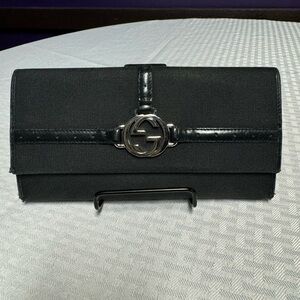 SOLD!! Gucci long wallet